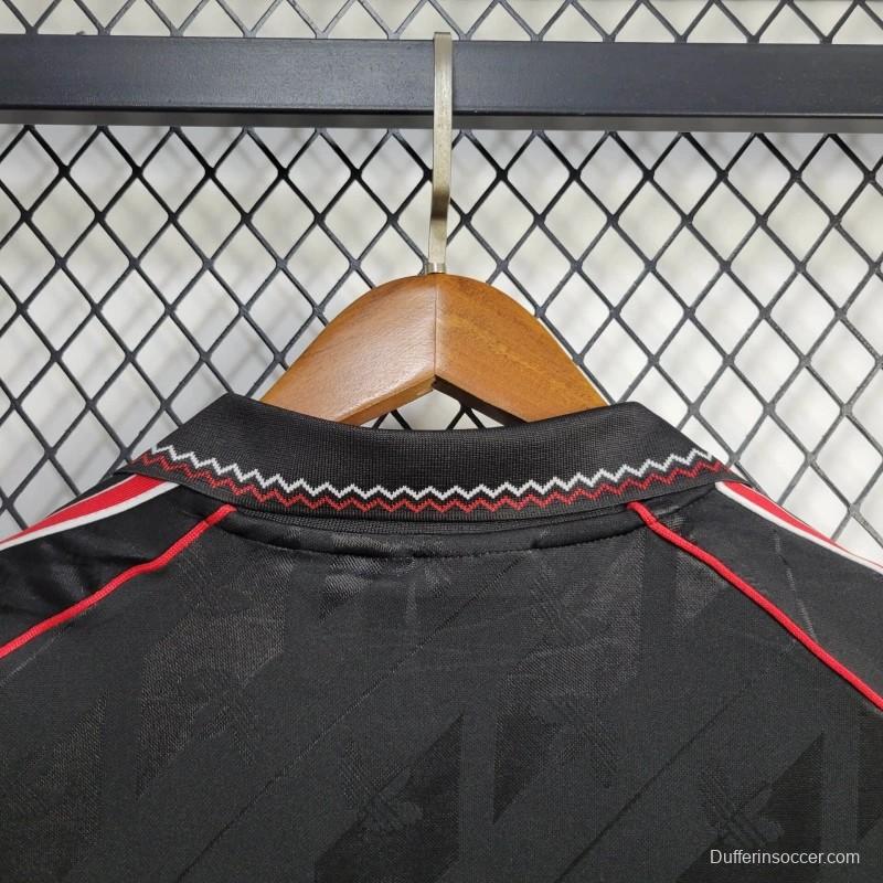 24/25 Retro Manchester United