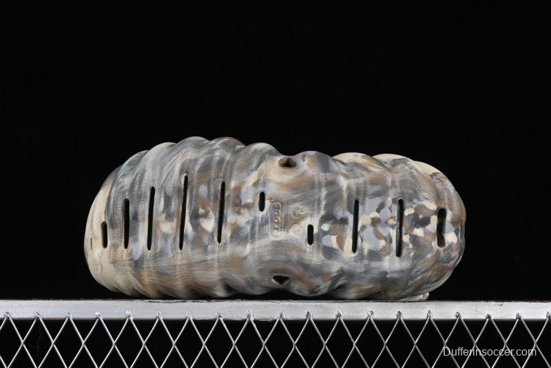 Crocs Classic Clog Slip-On Beach Sandals with Ventilation Holes - B.D4