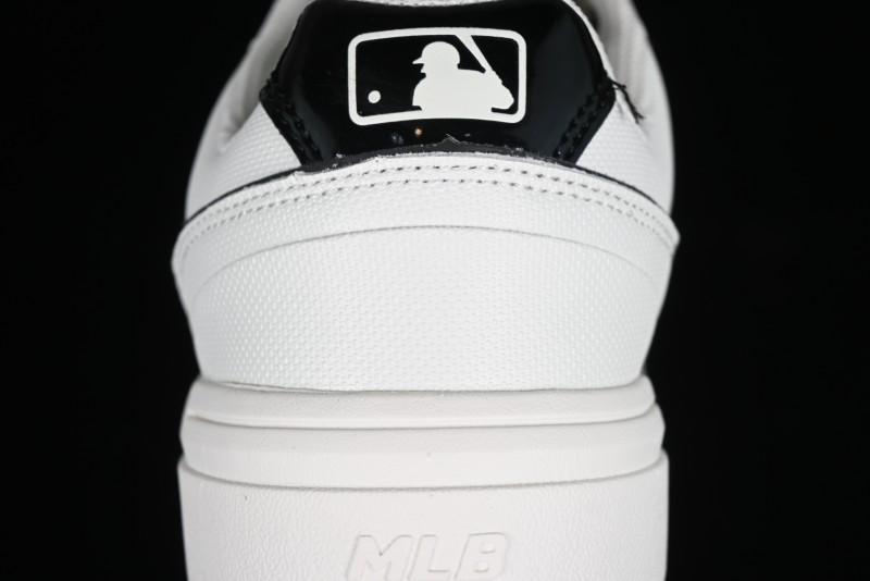 New York Yankees Chunky Runner Basic Lace-Up Lightweight Casual Sneakers - 3ASXCBS4N50WHS