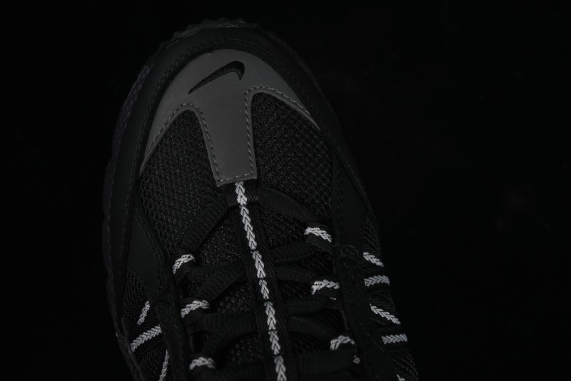 Nike Air Humara Retro Trail Running Shoes with 1990s Outdoor Style - 924464-001
