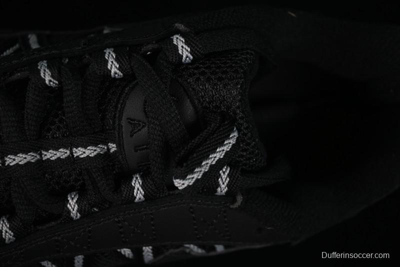 Nike Air Humara Retro Trail Running Shoes with 1990s Outdoor Style - 924464-001