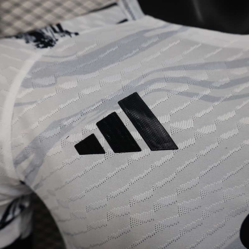 Player Version 25/26 Manchester United White with Marble Pattern and Snapdragon Sponsor Jersey
