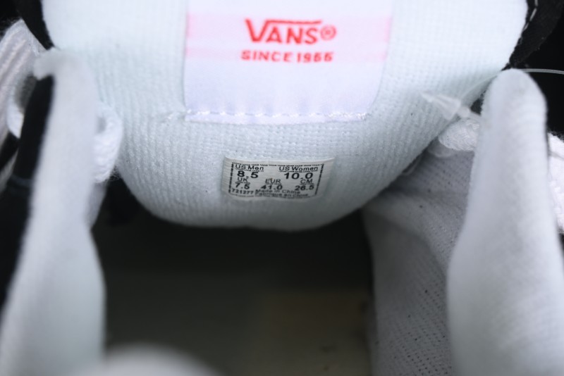 Vans Classics Knu Skool Sneakers with Leopard Print Logo in Black - VN000D2GBA2