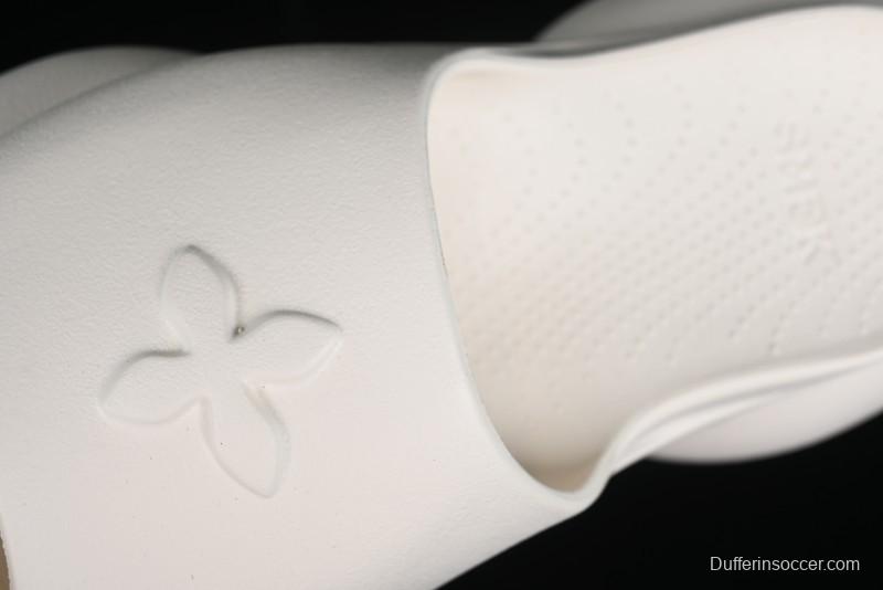 SMFK COMPASS Embossed One-Piece Platform Slides - E9066