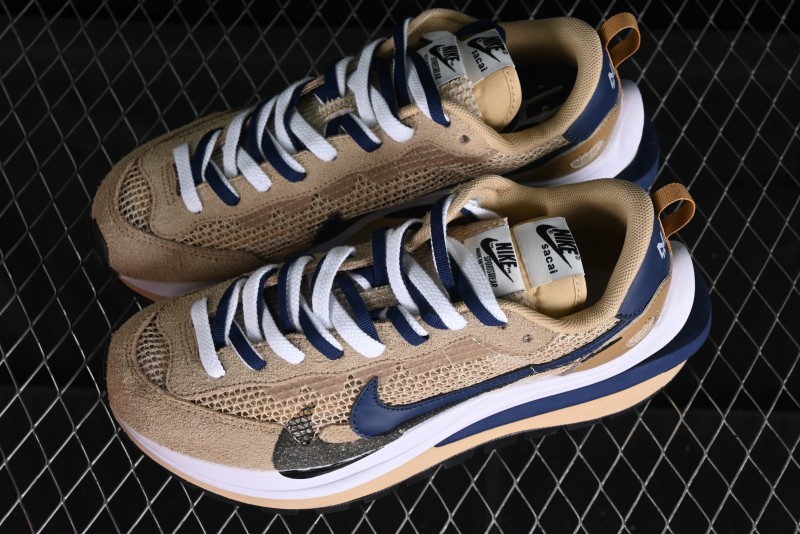 Nike Sacai VaporWaffle 3.0 Deconstructed Running Shoes with Layered Sole - CV1363-102