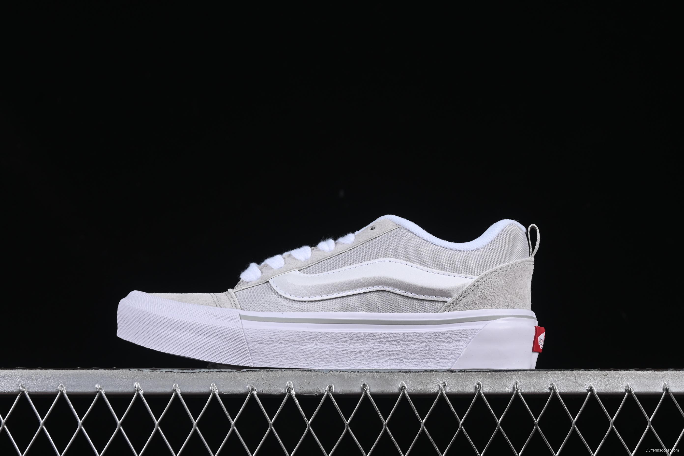 Vans Knu Skool Low-Top Retro Chunky Sneakers with Oversized Logo - VN000CRPBWD