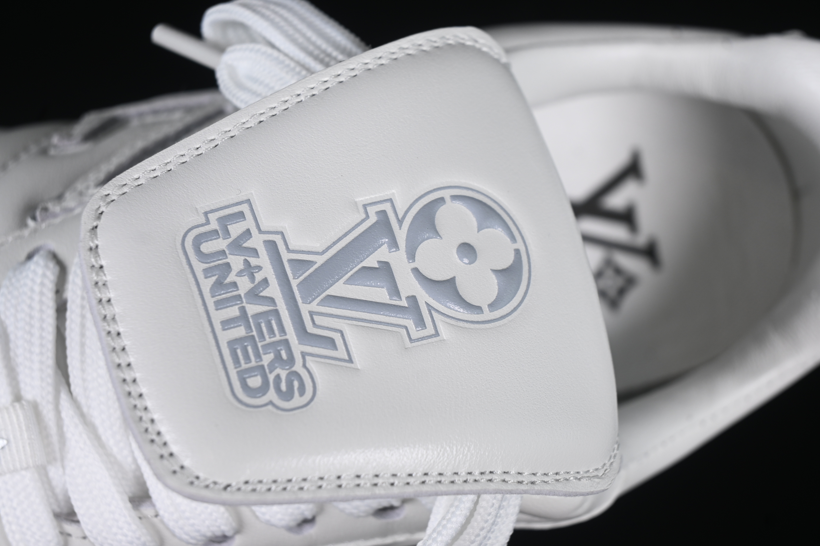 Louis Vuitton Footprint Soccer Low-Top Lifestyle Sneakers White - AJF6