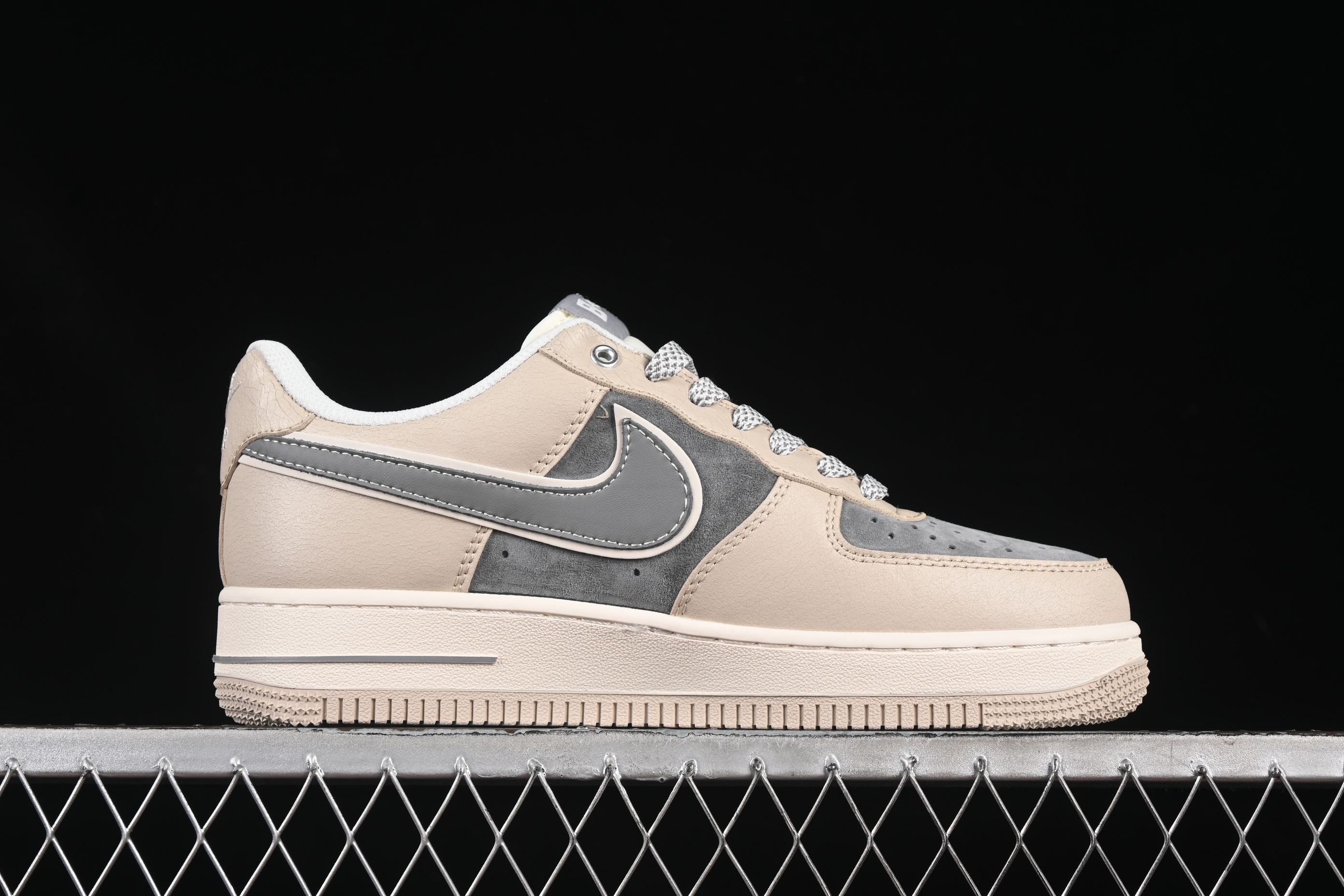 Nike Air Force 1 '07 Low Supreme Collaboration Sneakers with Red Snake Swoosh - SJ6698-023