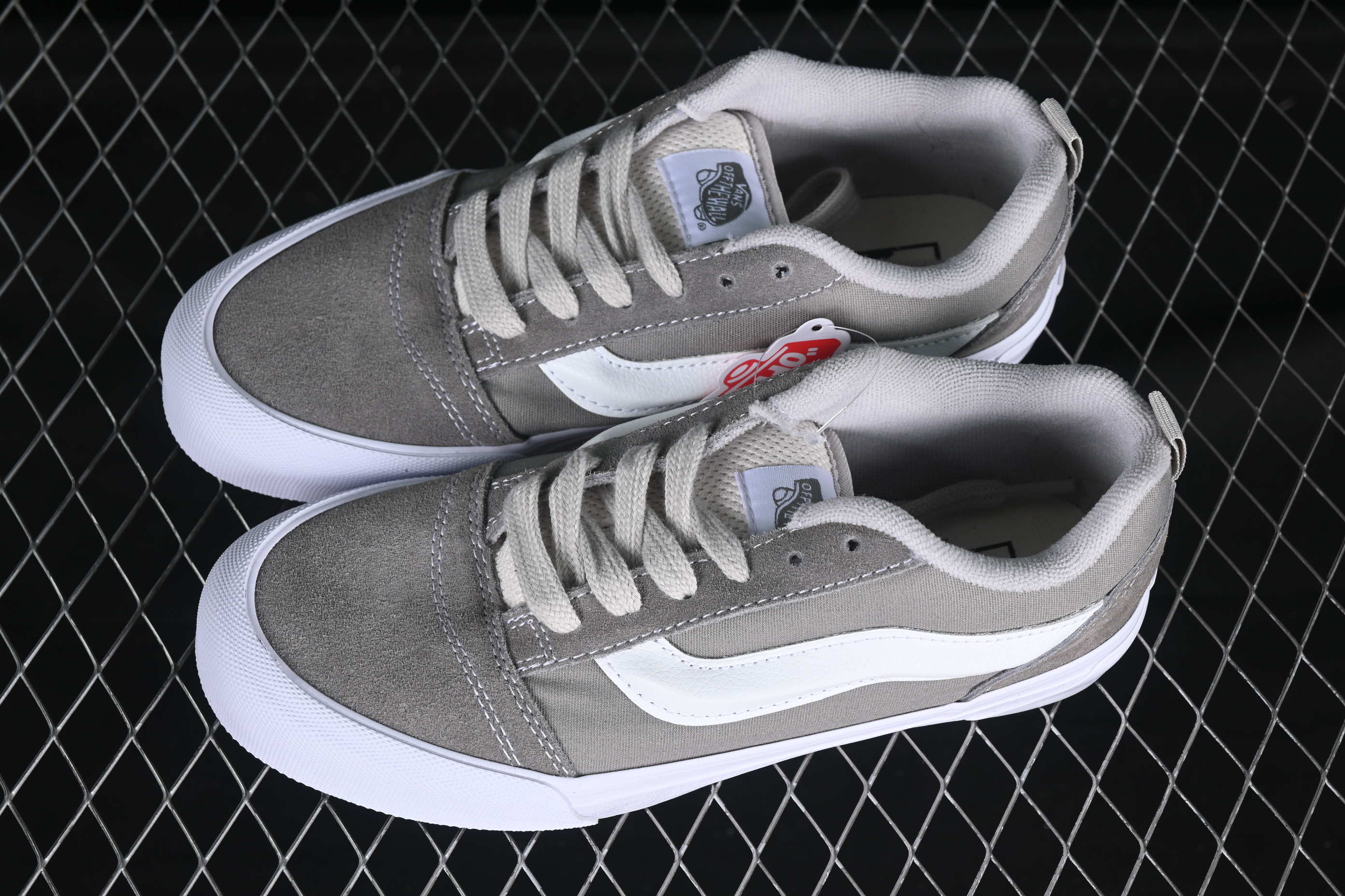 Vans Knu Skool Low-Top Retro Chunky Sneakers - VN000CS0BGG