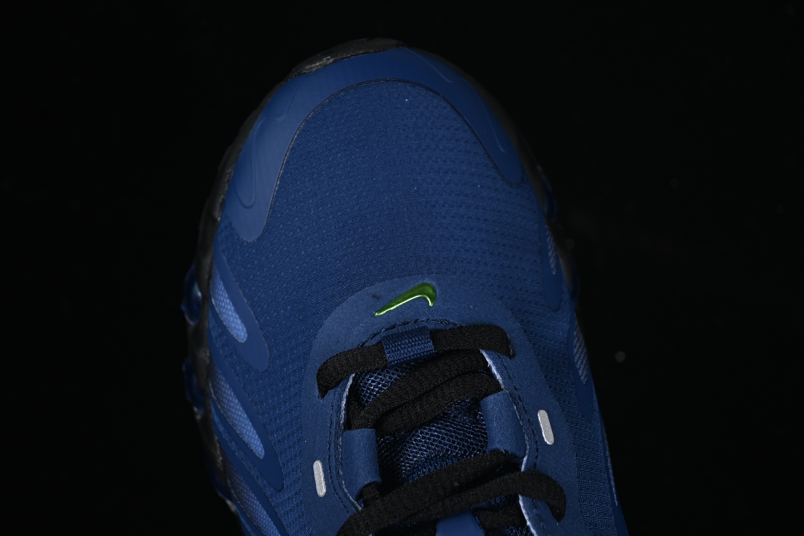 Nike Air Max Dn8 Running Shoes with Dynamic Air Cushion Technology - FQ7860-027