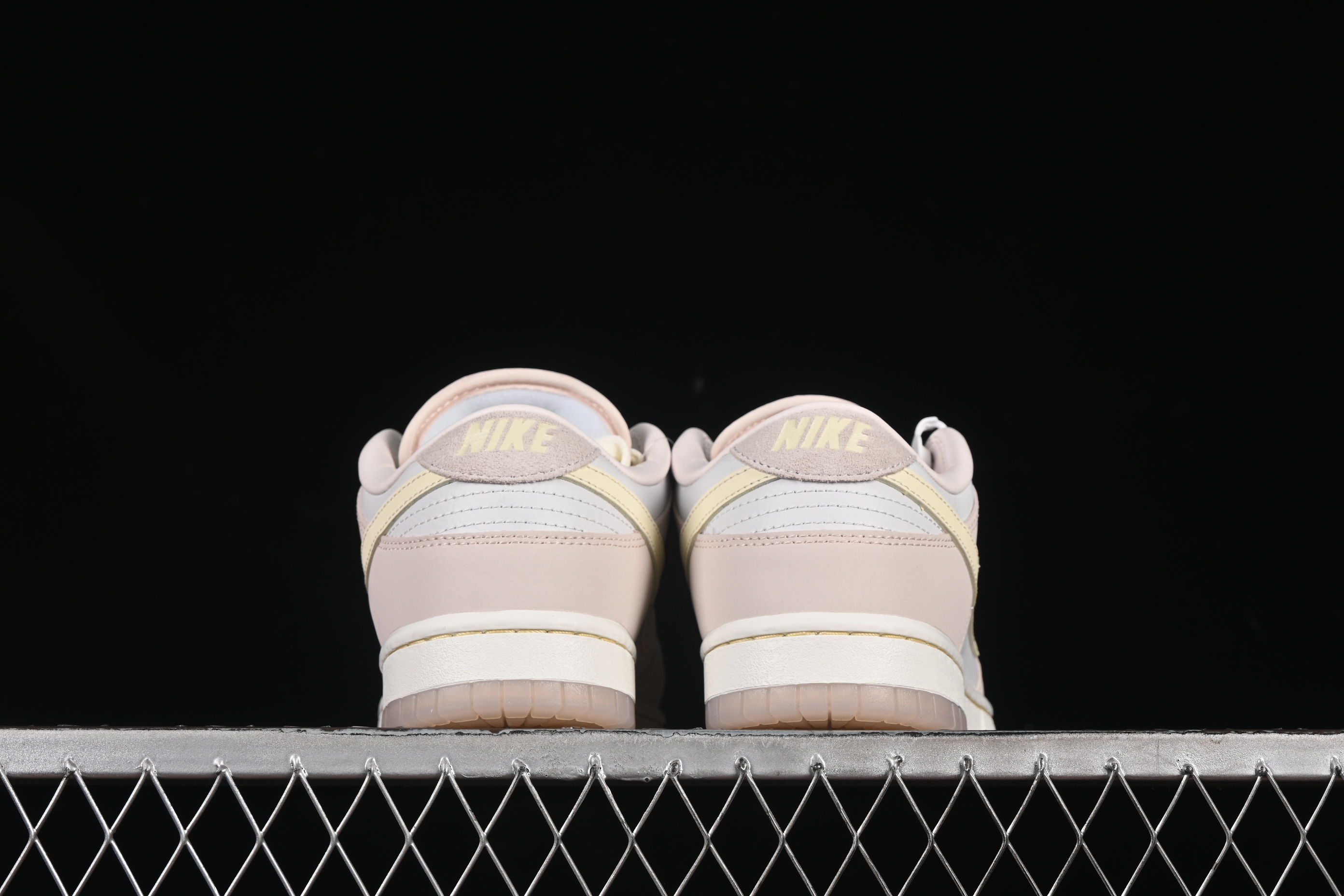 Nike SB Dunk Low White Light Pink SB Low-Top Casual Skate Shoes - FB7901-601