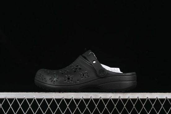 Crocs Classic Clog Two-Way Beach Sandals with Ventilation Holes - B.D4