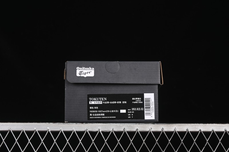 Onitsuka Tiger Tokuten Low-Top Casual Sneakers with T-TOE Reinforcement and Retro Indoor Sole - 1183B938-100