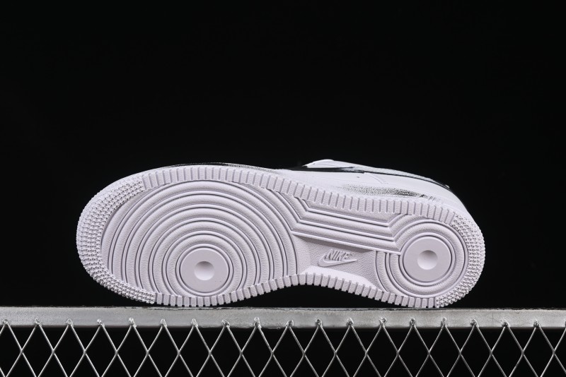 Nike Air Force 1 '07 Low Casual Sneakers in White-Black Gradient with Full-Length Air Cushion - ZH0316-078