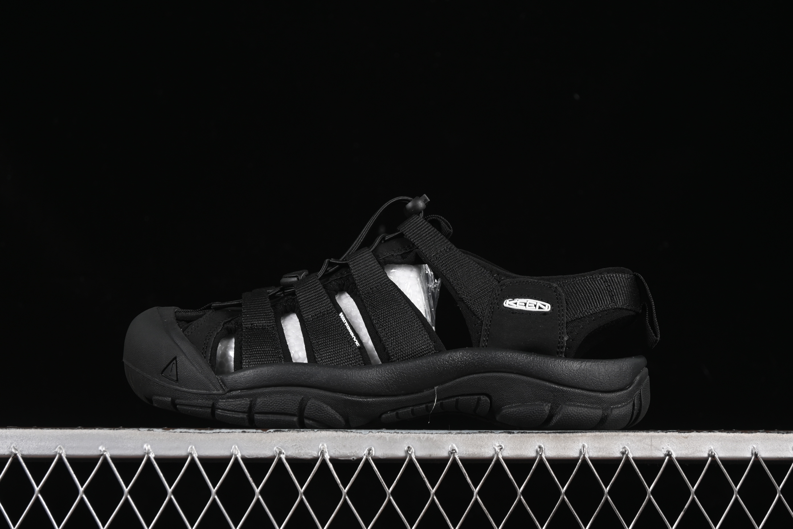 Keen Newport Summer Trendy Woven Elastic Strap Water Hiking Outdoor Sandals - 1022258 Black White