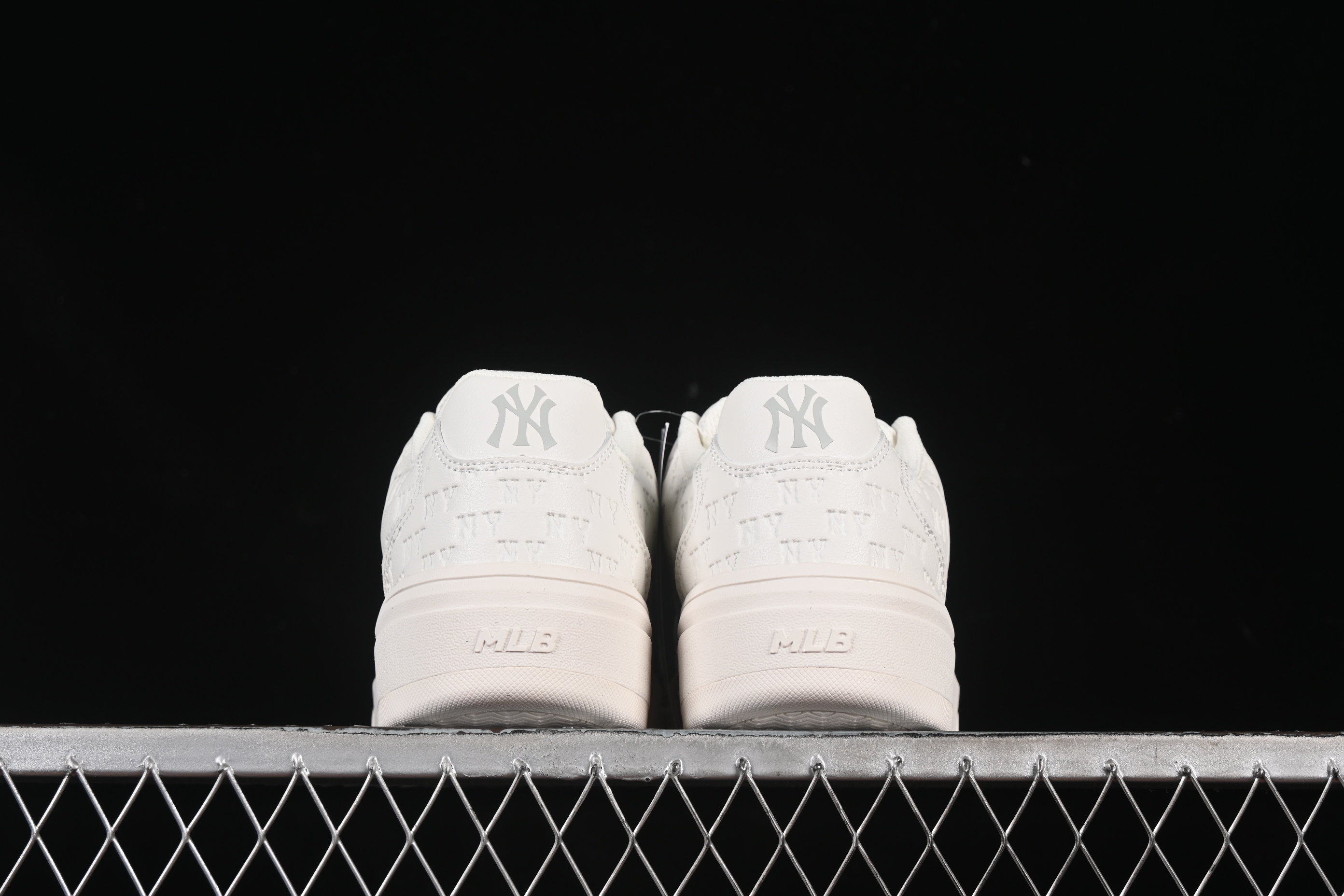 New York Yankees MLB Bigball Chunky Embo Monogram Platform Sneakers - 3ASXE015N50WHS