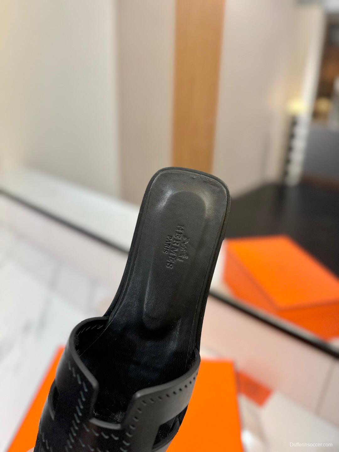 2025 Women Hermès Black Leather Slippers KFY00260