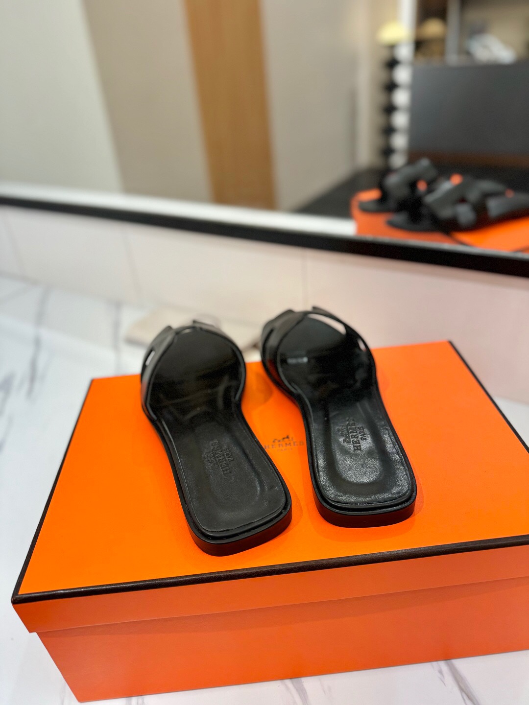 2025 Women Hermès Black Leather Slippers