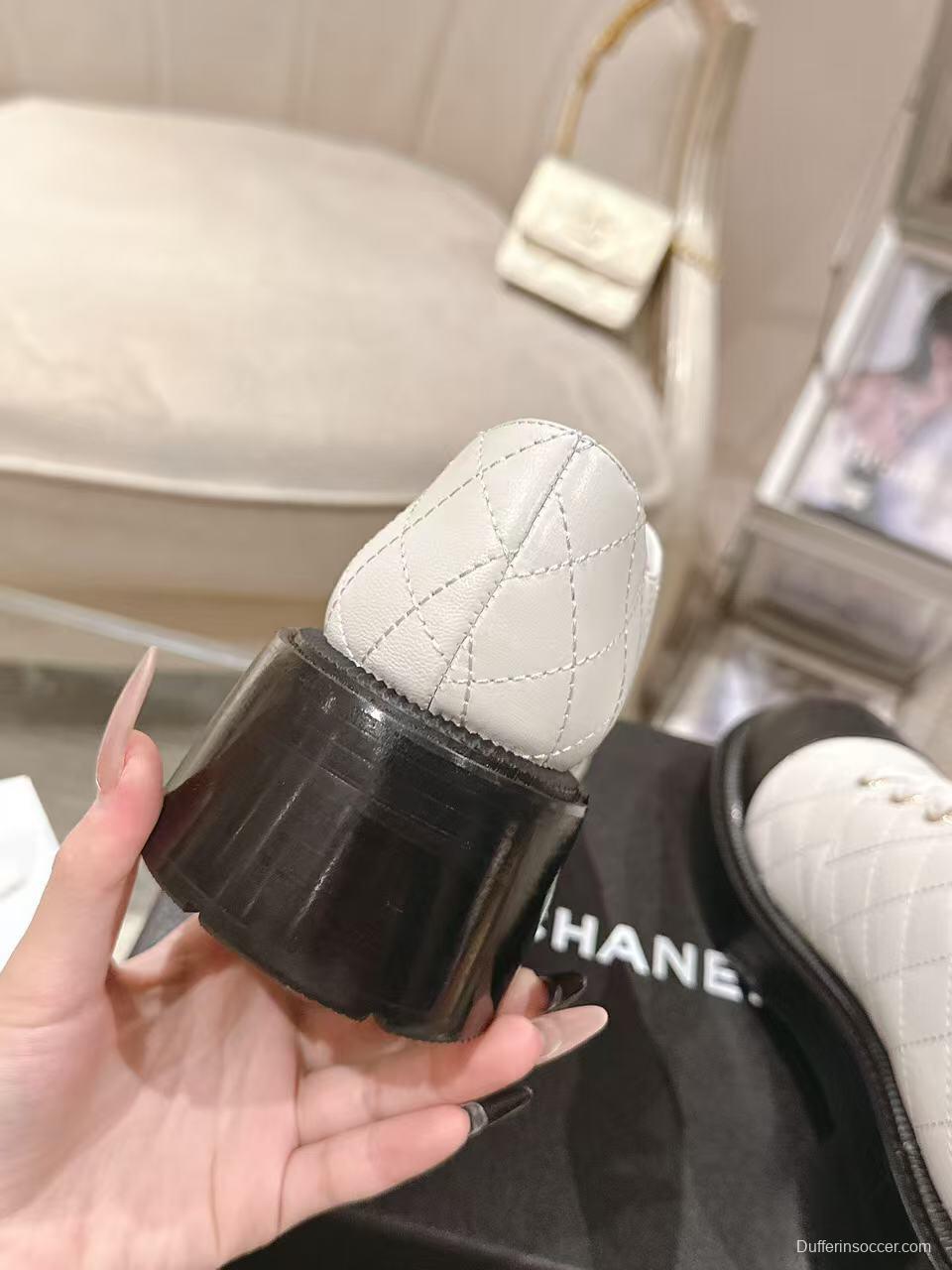 2025 Women Chanel White Black Leather Sneakers