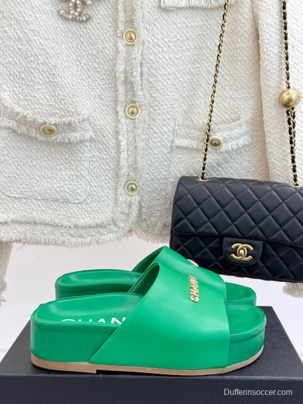 2025 Slippers Chanel Green Leather Slippers