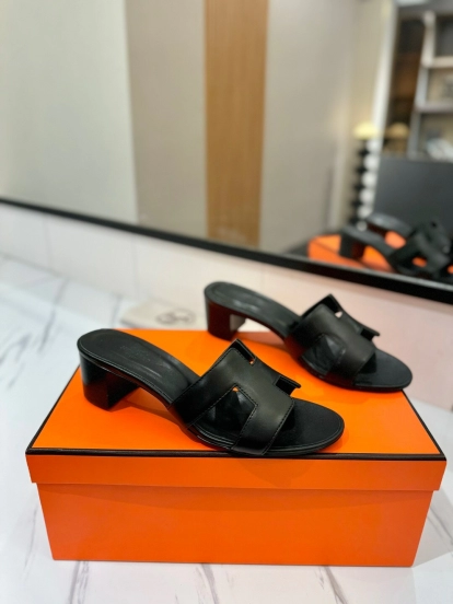 2025 Women Hermès Black Leather Sandals