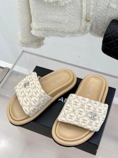 2025 Slippers Chanel Beige White Canvas Slippers