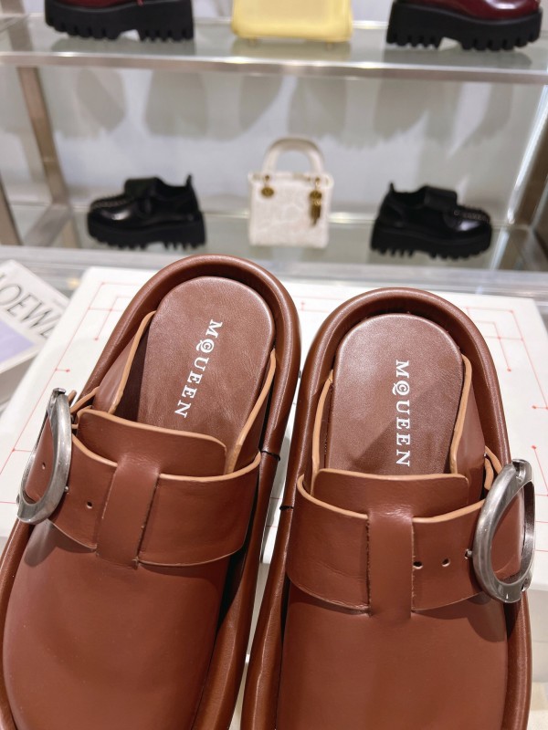 2025 Unisex Alexander McQueen Brown Leather Boken Toe Mule Flexion KFY00300