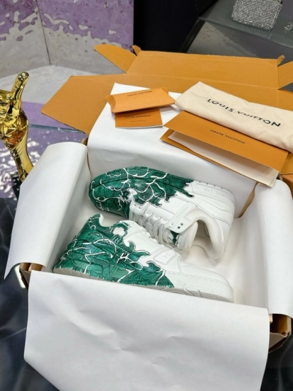 2024 Unisex Louis Vuitton Green White Leather Plimsolls Hand-Painted MJ00780