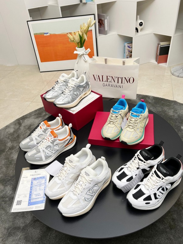 2025 Unisex Valentino White Mesh TPU Sneakers Vlogo Signature LY00410