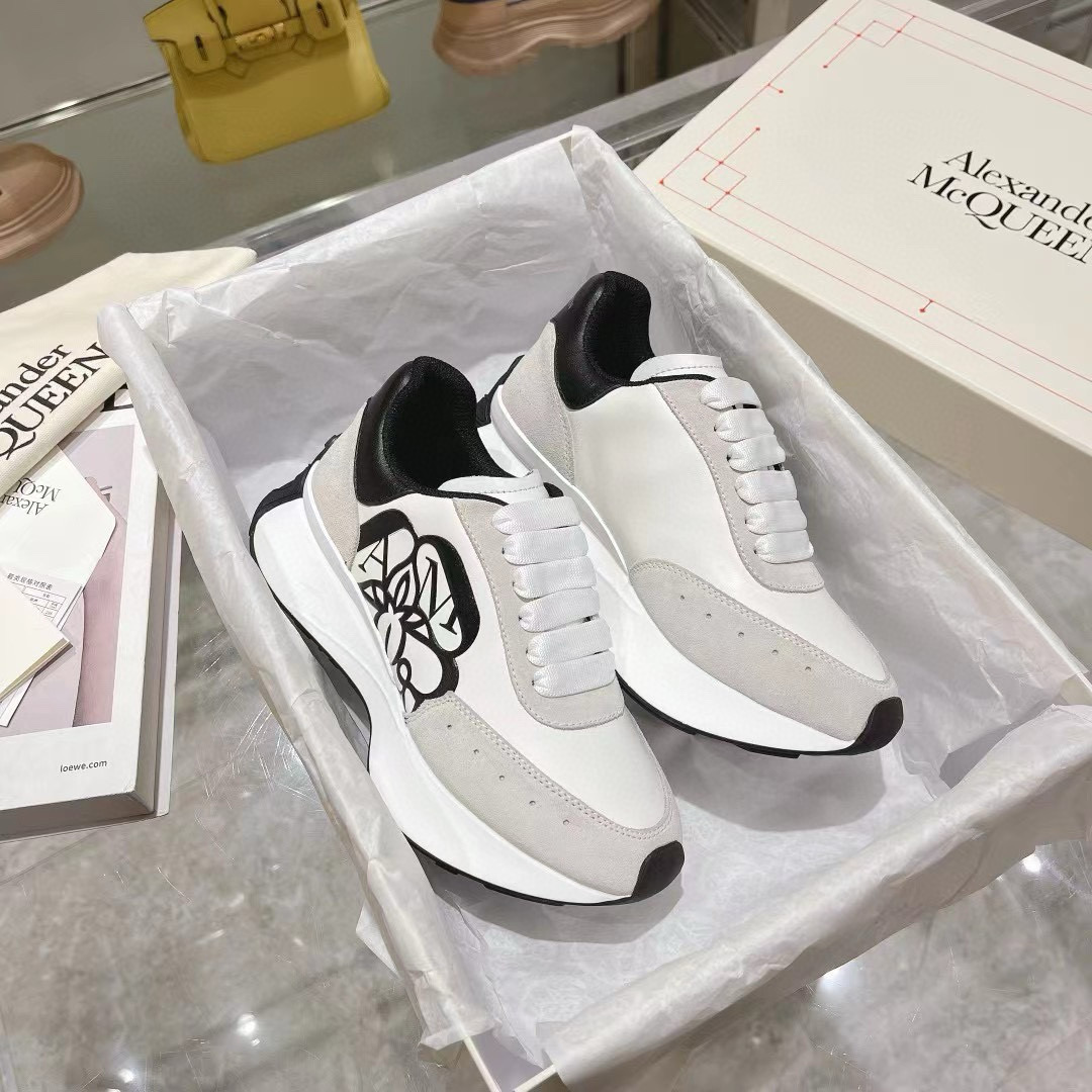 2024 Unisex Alexander McQueen White Black Leather Suede Sneakers Seal Logo MJ00370