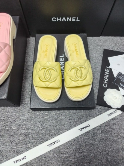 2025 Women Chanel Yellow Leather Slippers LY00250