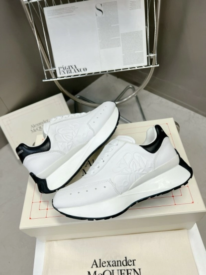 2024 Unisex Alexander McQueen White Black Leather Lambskin Sprint Sneakers MJ00370