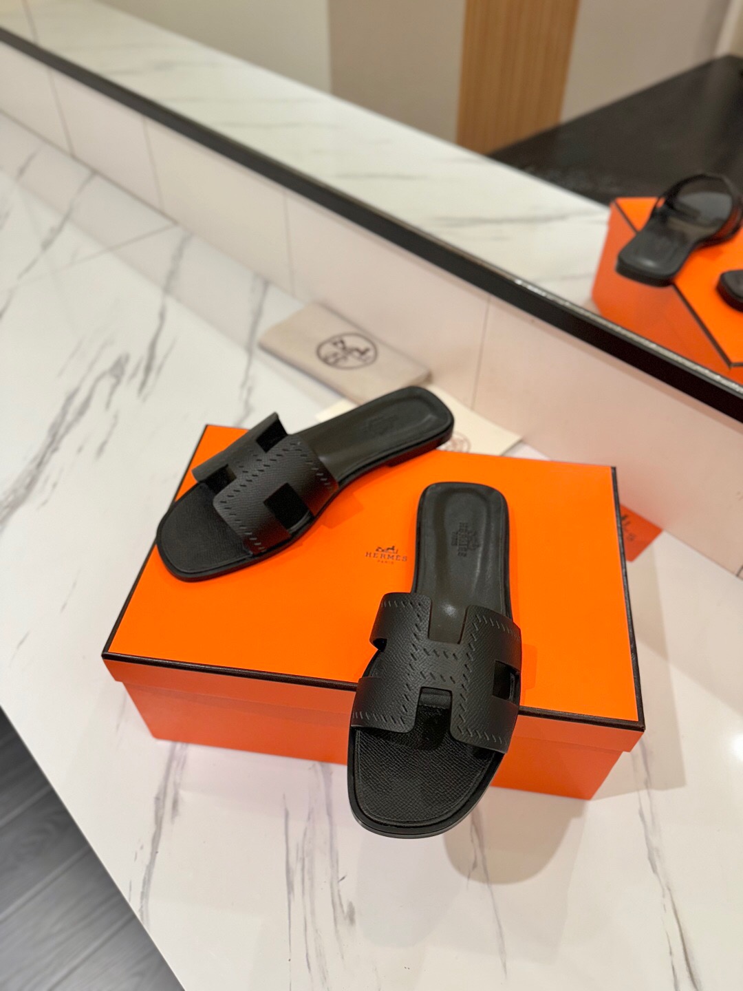 2025 Women Hermès Black Leather Slippers