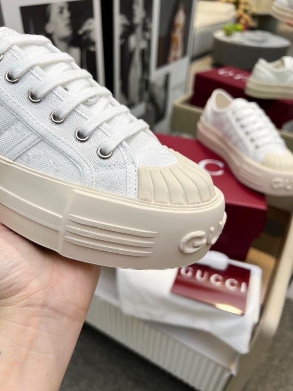 2025 Women Gucci White Canvas Sneakers