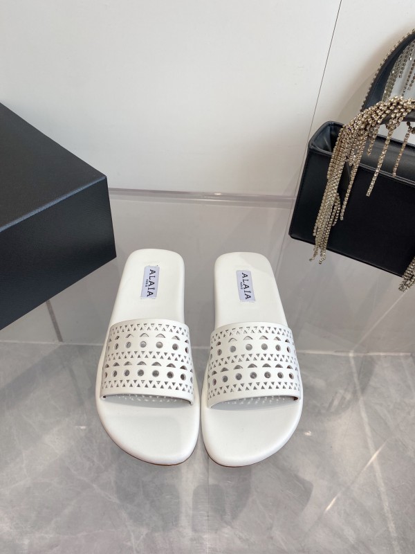 2025 Alaia White Leather Slippers KFY00280