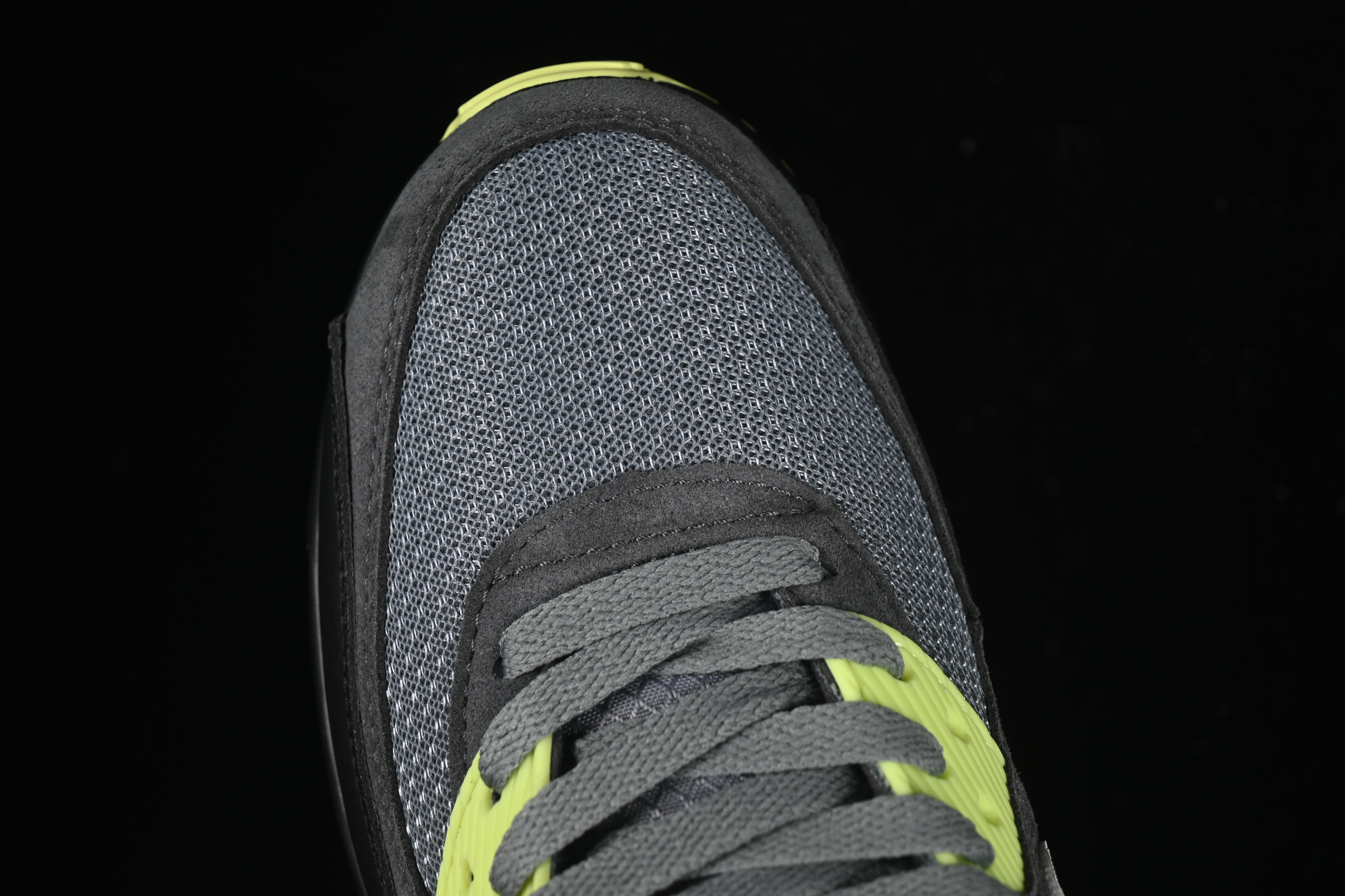 Nike Air Max 90 Retro Running Shoes with Visible Air Cushion - DM0029-012