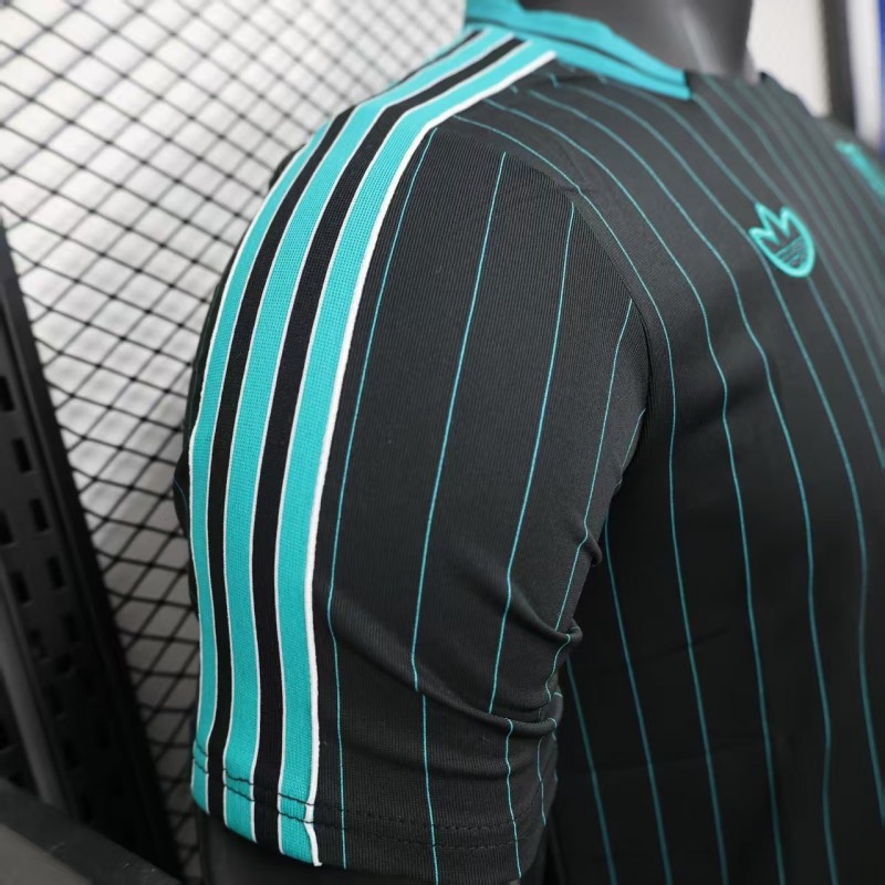 Player Version 25/26 Liverpool Black Adidas Original Casual Jersey