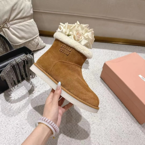 MIU MIU Snow Boots with Shallow Cut Design and Anti-Slip Sole - LY00300