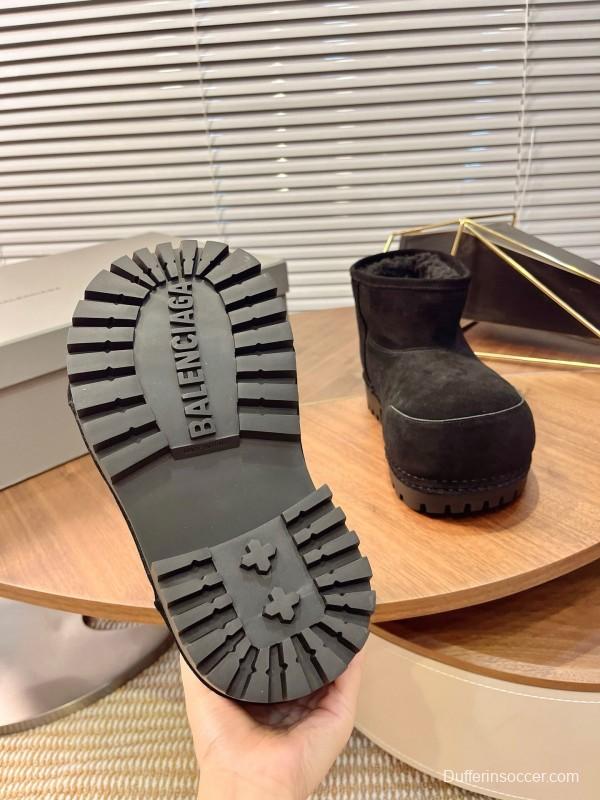 Balenciaga Oversized High Heel Snow Boots with Chunky Design - AS00500