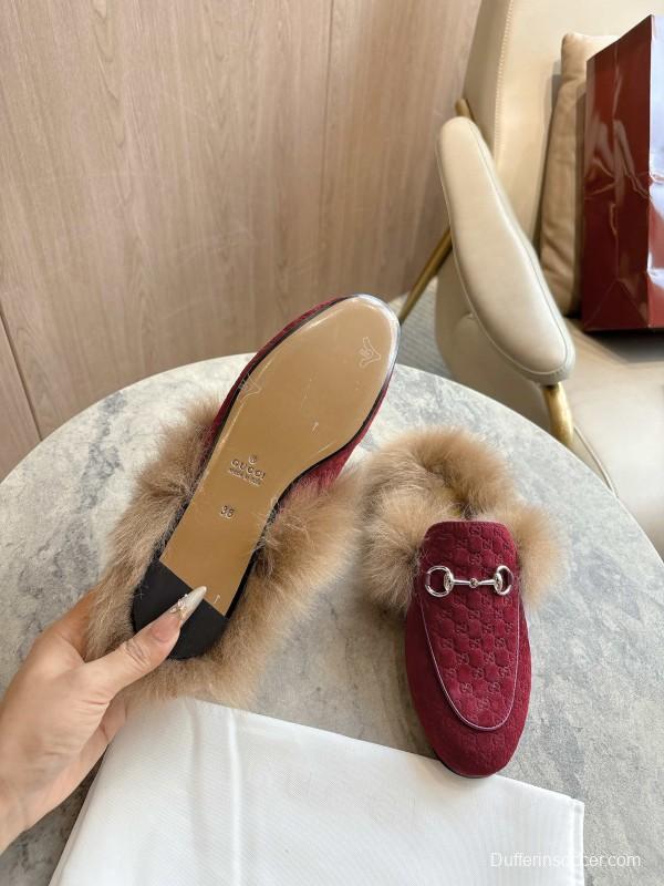 Gucci Women's Fur Mule with Double G Pattern and Horsebit Detail - LY00340