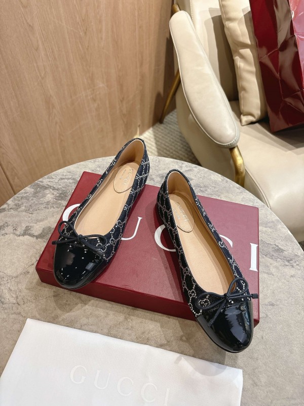 Gucci Women's Ballet Flats with Shiny GG Denim and Leather Bow - LY00330