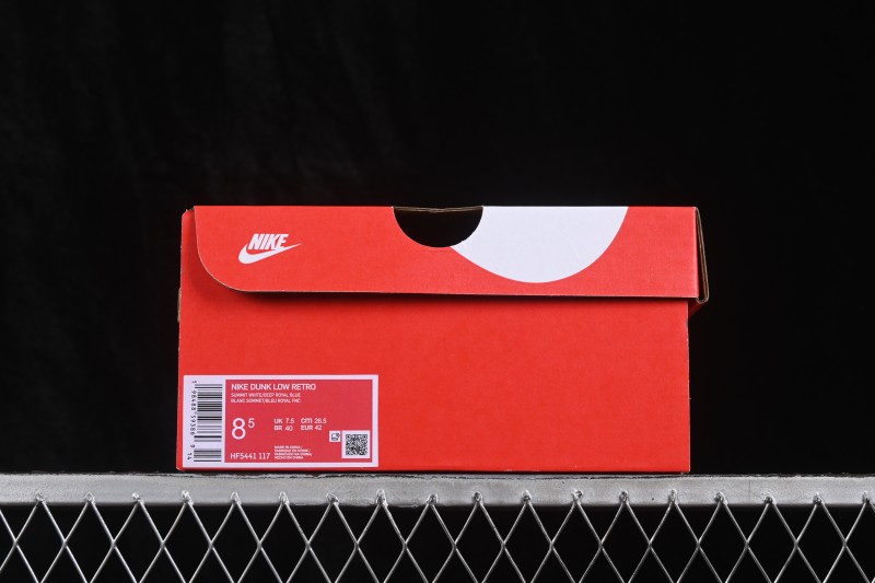 Nike SB Dunk Low Skateboarding Shoes in White and Green - HF5441-117