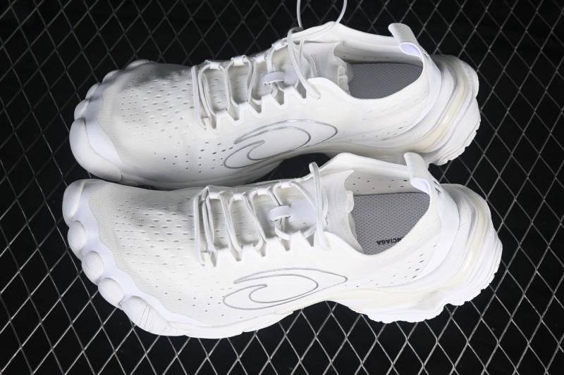 Balenciaga Anatomic Runner Low-Top Lifestyle Sneakers with Five-Toe Structure - WANRN9000
