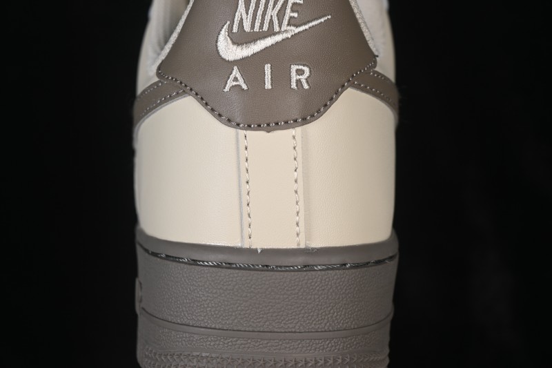 Nike Air Force 1 '07 Low Basketball Sneakers with Full-Length Air Cushion - FJ4146-201