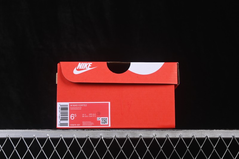 Nike Classic Cortez Leather Retro Running Shoes - IV5675-001